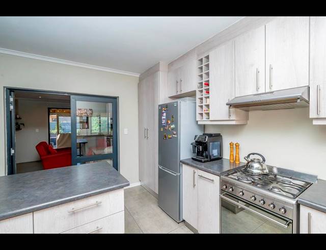 4 BEDROOM HOUSE FOR SALE IN VIKING VILLAGE